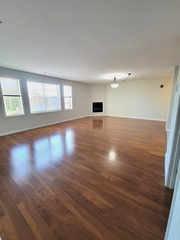 Building Photo - 70 Oak St Ext