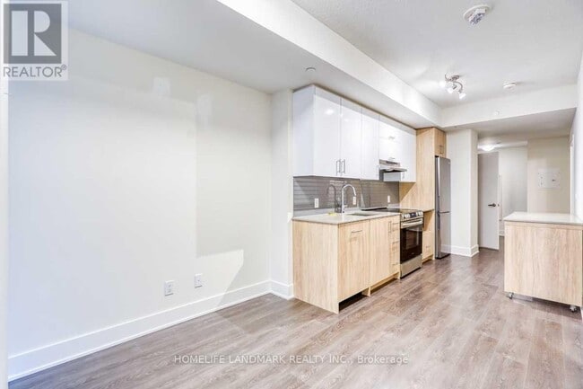 Photo du bâtiment - 188 Fairview Mall Dr