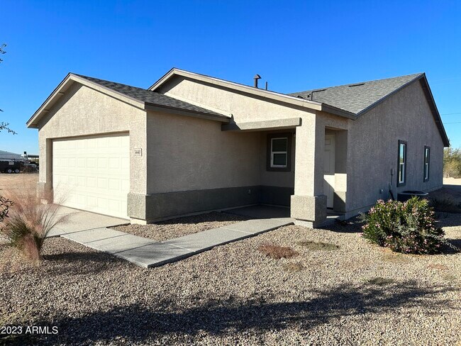 Building Photo - 3440 W Toluca Dr
