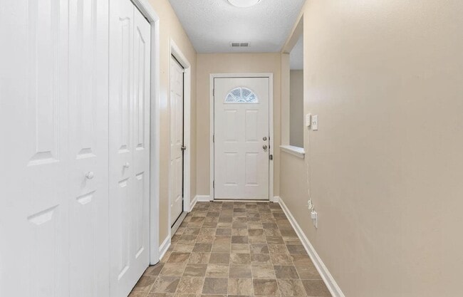 Building Photo - 141 Clover Valley Dr