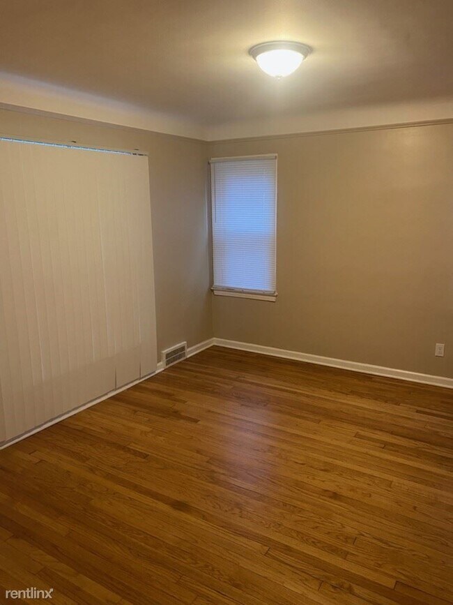 Building Photo - 3 br, 1.5 bath House - 18661 Sorrento St