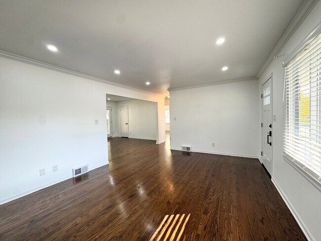 Foto del edificio - 2226 W 74th Ter