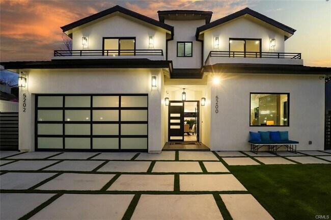 Building Photo - 5200 Avenida Oriente