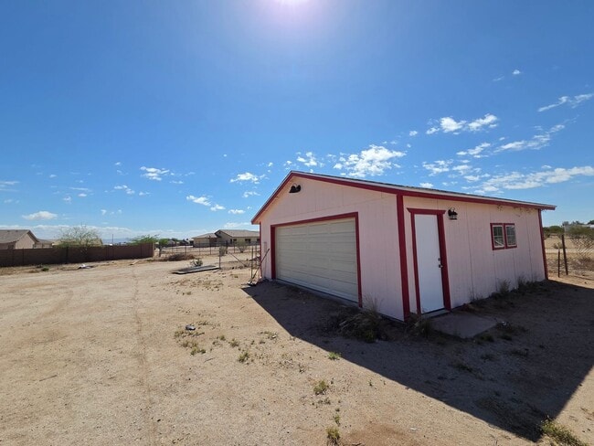 Building Photo - Queen Creek 3 bed / 2 bath on just under 5 Acres with private well! No HOA!