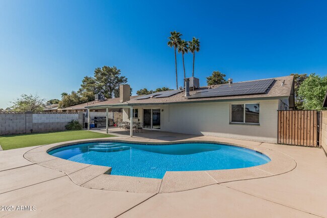 Building Photo - 3741 W Poinsettia Dr