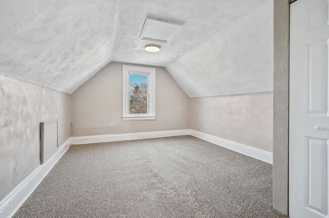 Foto del edificio - Updated 3 bedroom in Elliot Minutes from the West End Overlook!