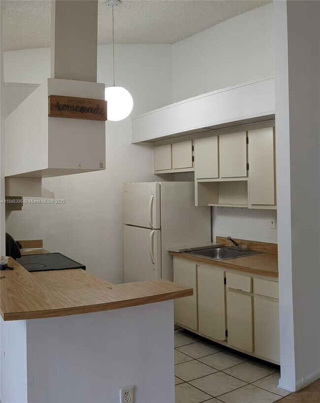 Foto del edificio - 917 NE 199th St
