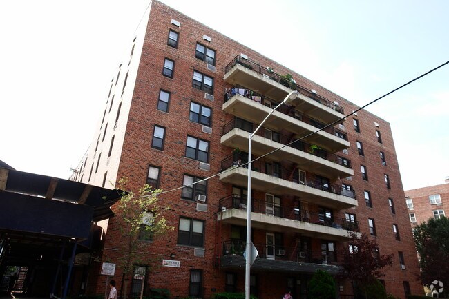 Foto del edificio - 13710 Franklin Ave