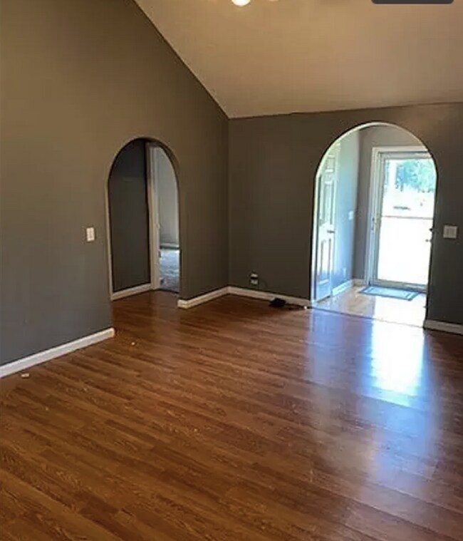 Foto del edificio - Charming 3-Bedroom Home with 2 Full Baths ...