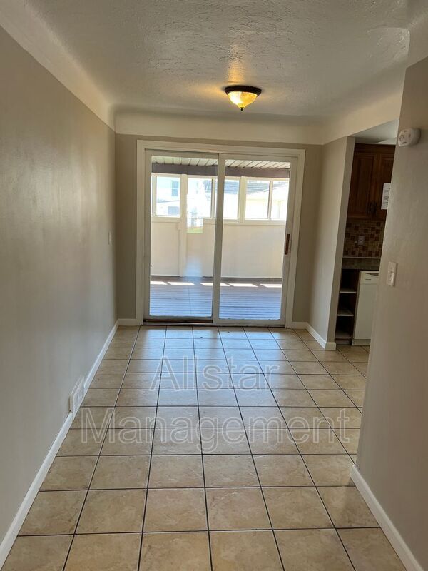 Foto del edificio - 8109 Pelham Dr