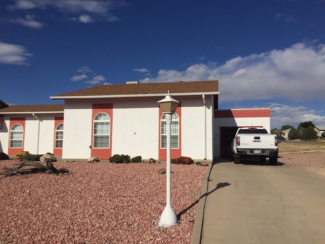 Side - 333 W Concho Dr