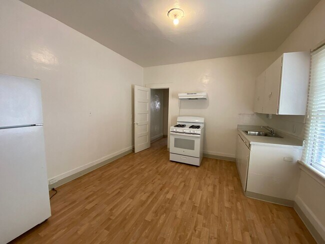 Building Photo - CUTE 1BD/1BA AVAILABLE IN Downtown Area!!