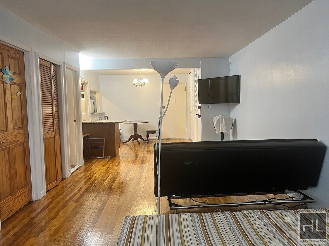 Primary Photo - Amazing Studio DOWNTOWN FLUSHING!!!