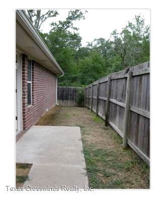 Building Photo - 1443-1443 Western Oaks Ct