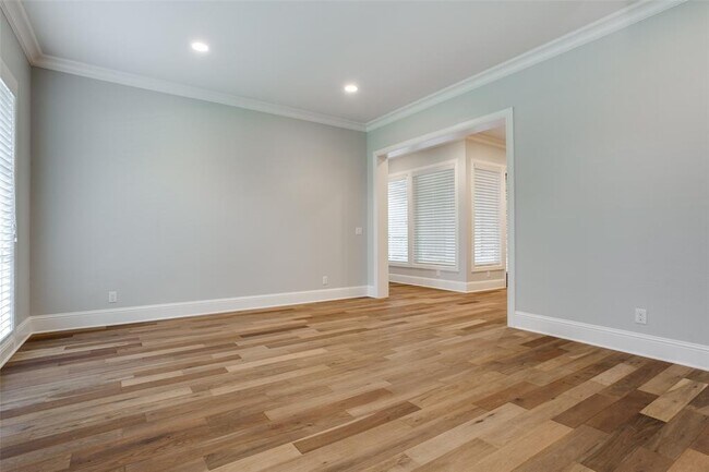 Building Photo - 6632 Del Norte Ln