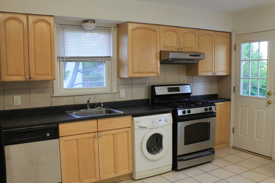 Kitchen Cabinets Yonkers Ny kitchen cabinets yonkers ave yonkers ny. photo of in stock Kitchen Cabinets Yonkers Ny kitchen cabinets yonkers ave yonkers ny. photo of in stock