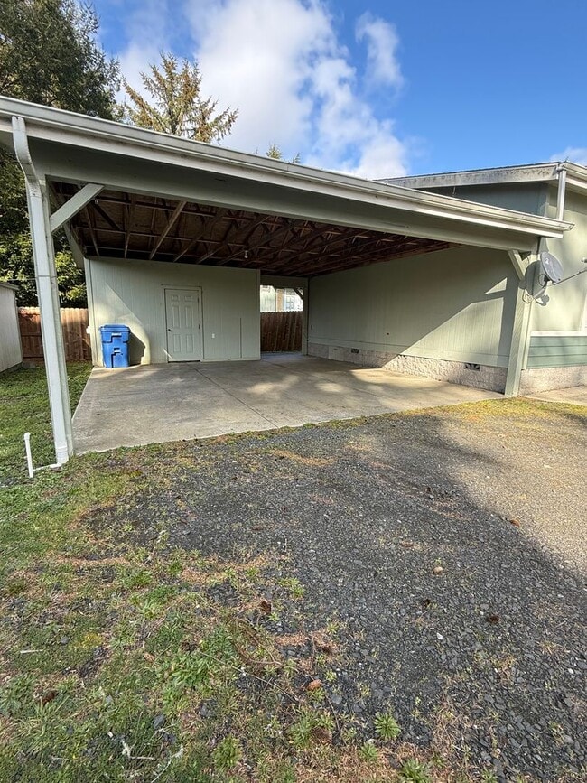 Building Photo - Newly Renovated 3 bed/2 bath manufactured home!