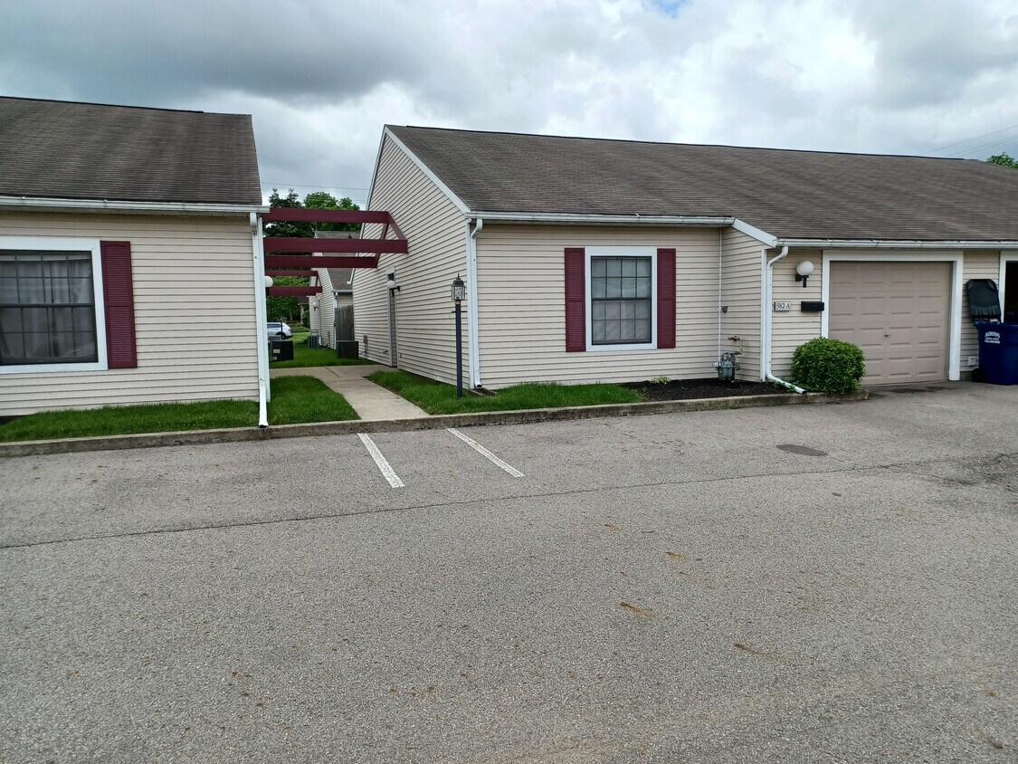 582 Moull St Unit A, Newark, OH 43055 Condo for Rent in Newark, OH