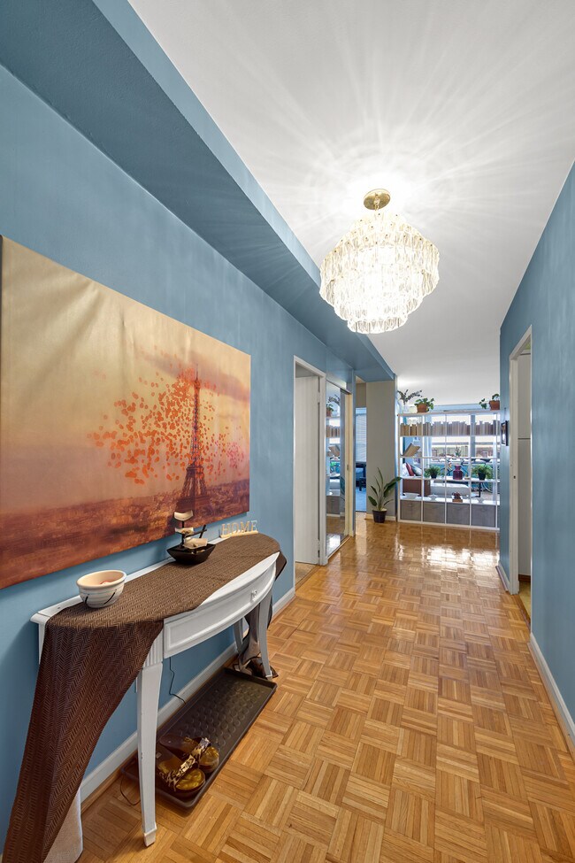 Foto del edificio - 5530 S Shore Dr