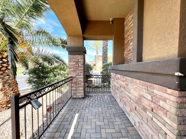 Foto del edificio - STUNNING 3BD/2.5BA HOME W/ TESLA SOLAR, POOL, SPA, & LOFT!!