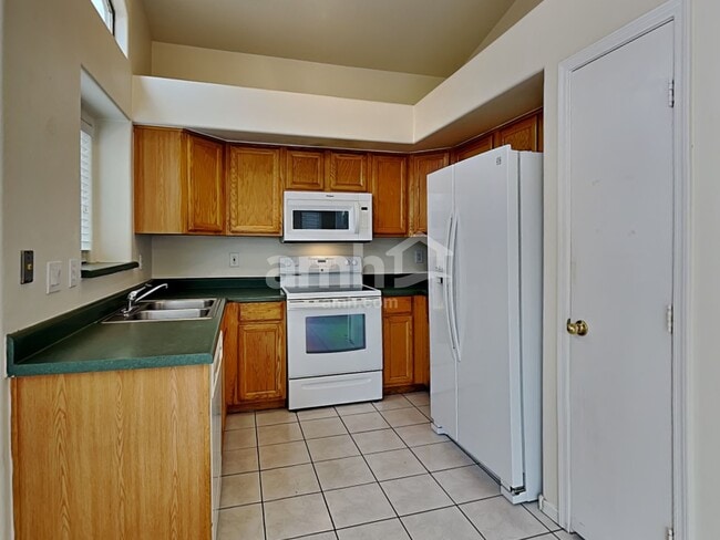 Building Photo - 12837 W Edgemont Ave