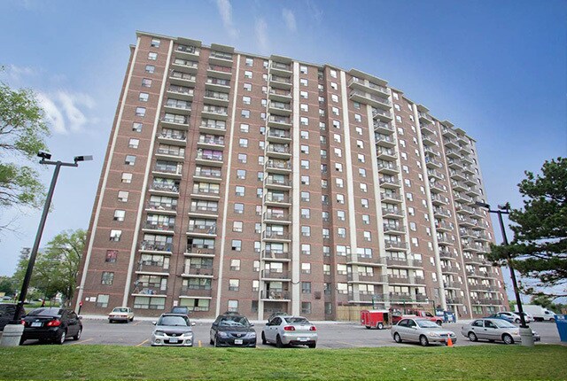 Photo du bâtiment - Scarborough Golf Apartments