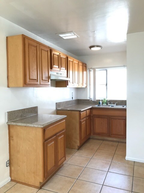 Foto del edificio - 15741 Blaine Ave