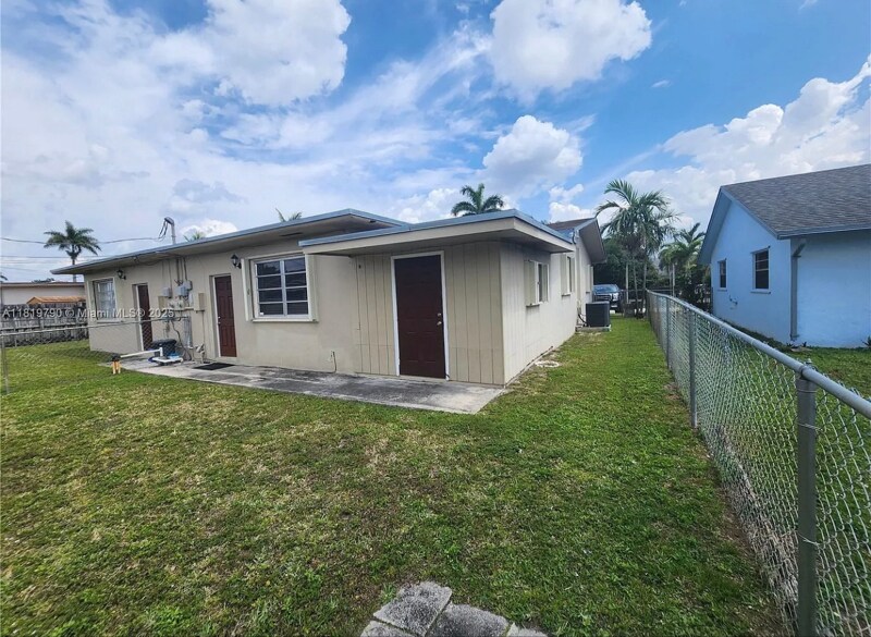 Primary Photo - 1806 SW 97th Ave
