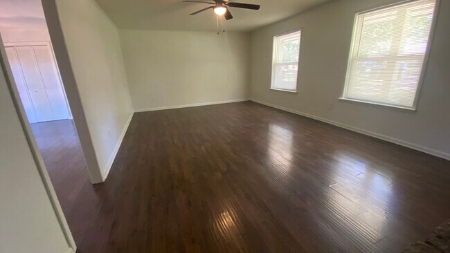 Foto del edificio - 4 bedroom 2 bath home for rent