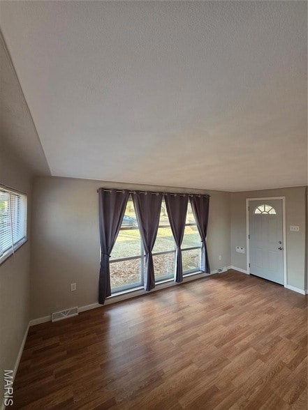 Foto del edificio - 56 Friendly Dr