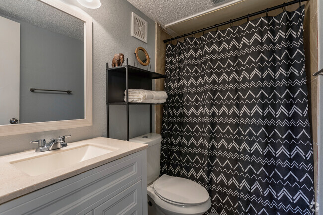 2BR,1BA - 767SF B2 - Bathroom - Arterra Apartments