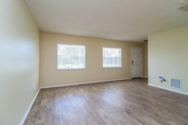 Building Photo - 421 Eagle Cir