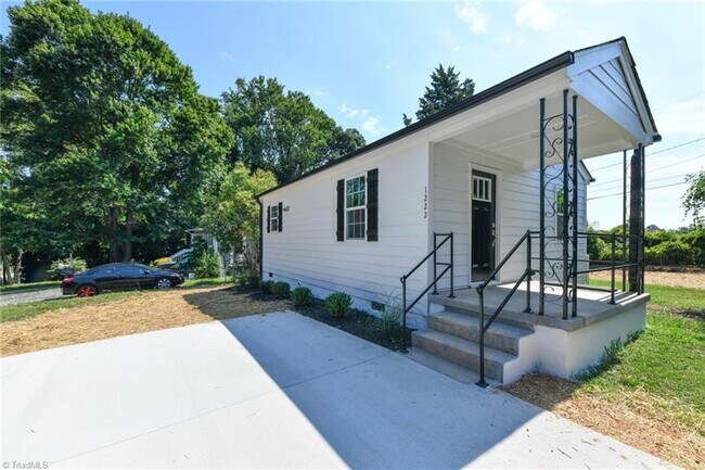 Foto del edificio - Renovated 2-Bedroom home convenient to 29