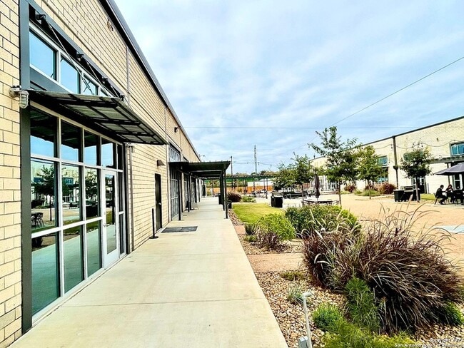 Photo - 215 Coca-Cola Pl House