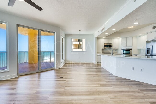 Building Photo - Breathtaking 3 Bedroom Daytona Beach Shore...