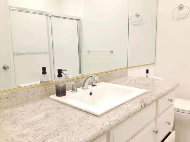 Building Photo - 1424 Amherst Ave