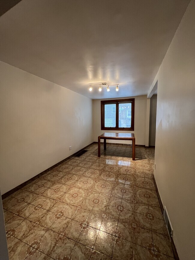 Foto del edificio - 1345 N 76th St