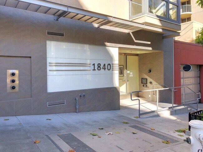 Foto del edificio - Beautiful 2 Bed, 2 Bath Pacific Heights Co...