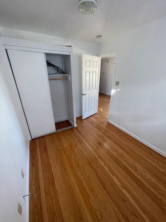 Building Photo - 2037 Pacific Ave