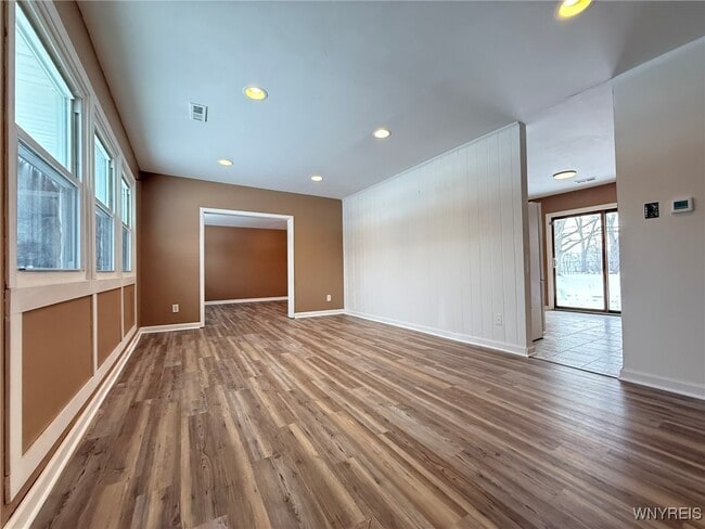 Building Photo - 52 Carol Ln