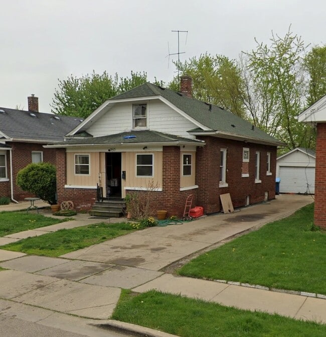 Building Photo - 953 2nd Ave