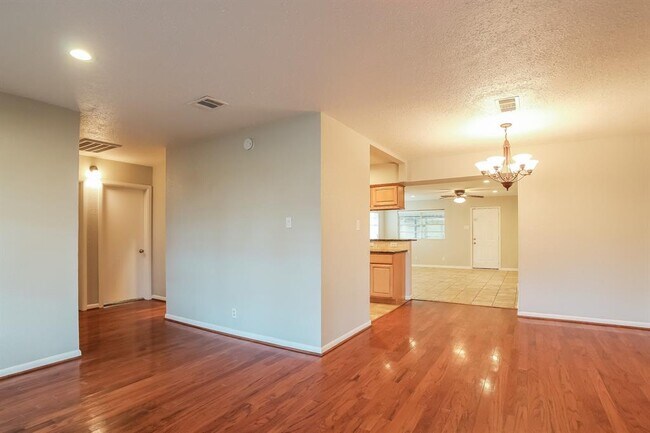 Building Photo - 3042 Weatherford St