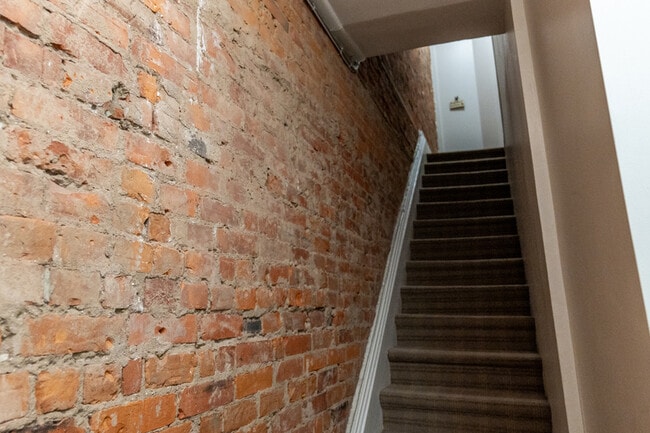 Building Photo - 210 Wilson St