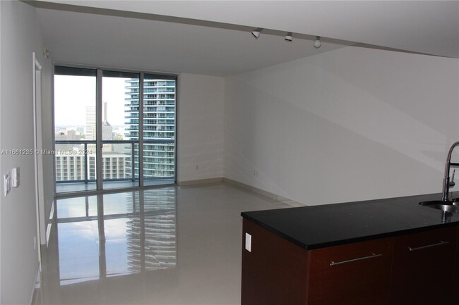 Foto del edificio - 465 Brickell Ave