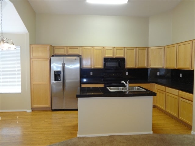 Foto del edificio - 2057 S 155th Dr