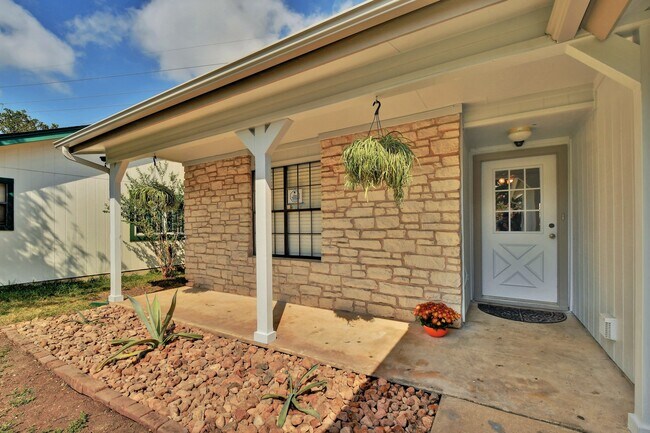 Building Photo - 1622 Peachtree Valley Dr