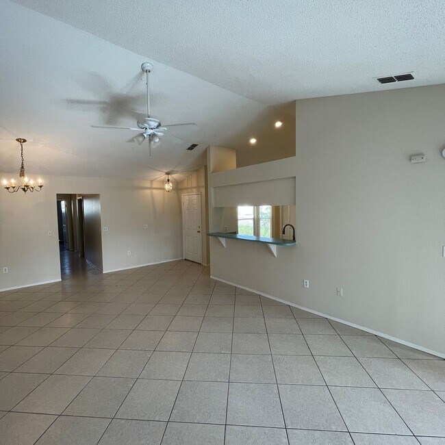 Building Photo - 504 Lake Dexter Blvd