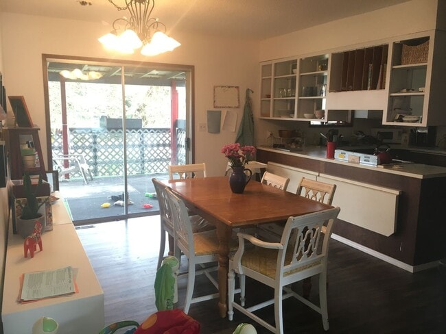 Building Photo - 855 Kenneth St