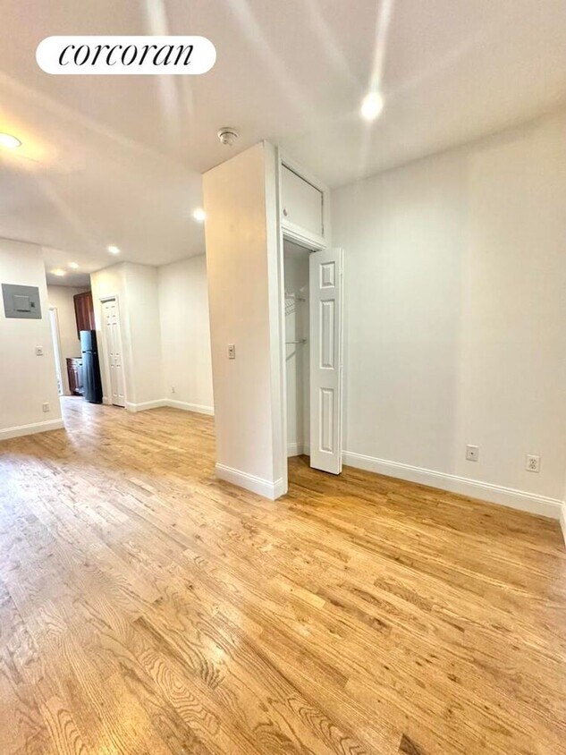 Foto principal - 509 E 81st St