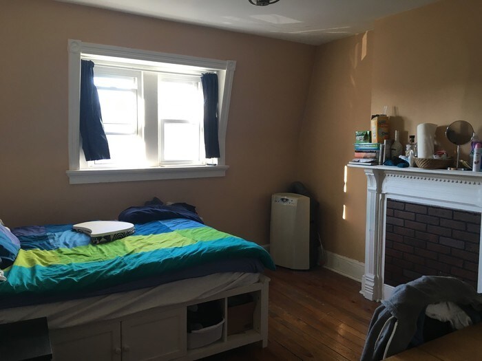 Foto principal - 313 W 30th St